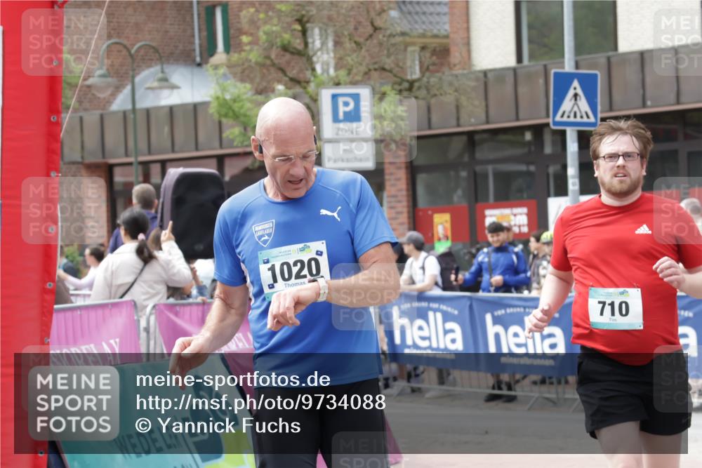 10.05.2026 - 8. Wedeler Halbmarathon Yannick Fuchs http://msf.ph/oto/9734088 10.05.2026 11:51:36 Ziel 710, 1020, 2084 meine-sportfotos.de