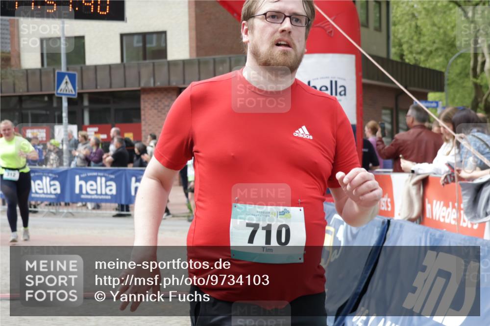 10.05.2026 - 8. Wedeler Halbmarathon Yannick Fuchs http://msf.ph/oto/9734103 10.05.2026 11:51:38 Ziel 312, 710, 1020, 2084 meine-sportfotos.de