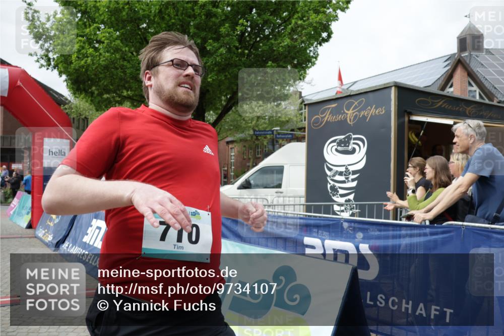 10.05.2026 - 8. Wedeler Halbmarathon Yannick Fuchs http://msf.ph/oto/9734107 10.05.2026 11:51:39 Ziel 312, 710, 1020 meine-sportfotos.de