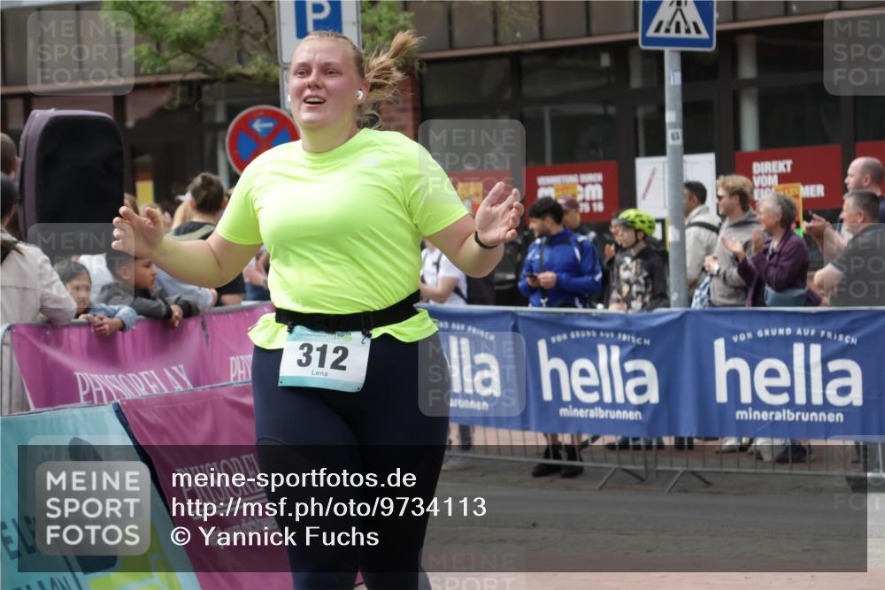 10.05.2026 - 8. Wedeler Halbmarathon Yannick Fuchs http://msf.ph/oto/9734113 10.05.2026 11:51:40 Ziel 312, 710, 1020 meine-sportfotos.de