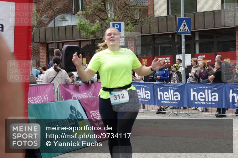 10.05.2026 - 8. Wedeler Halbmarathon Yannick Fuchs http://msf.ph/oto/9734117 10.05.2026 11:51:40 Ziel 312, 710, 1020 meine-sportfotos.de