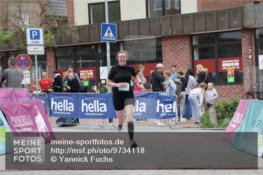 10.05.2026 - 8. Wedeler Halbmarathon Yannick Fuchs http://msf.ph/oto/9734118 10.05.2026 12:37:23 Ziel  meine-sportfotos.de