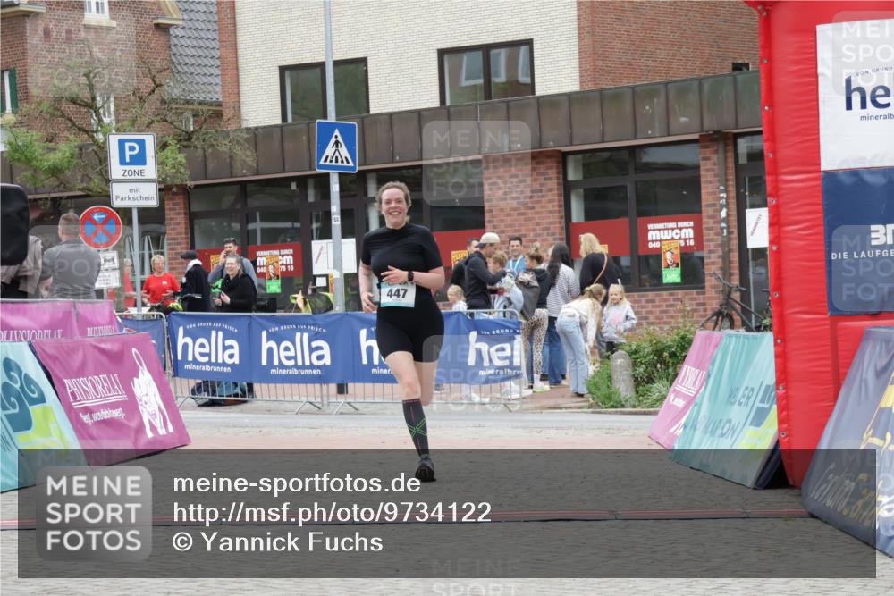 10.05.2026 - 8. Wedeler Halbmarathon Yannick Fuchs http://msf.ph/oto/9734122 10.05.2026 12:37:24 Ziel 104 meine-sportfotos.de