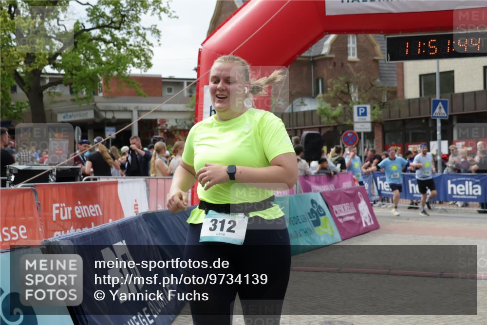 10.05.2026 - 8. Wedeler Halbmarathon Yannick Fuchs http://msf.ph/oto/9734139 10.05.2026 11:51:43 Ziel 224, 282, 312, 2108 meine-sportfotos.de