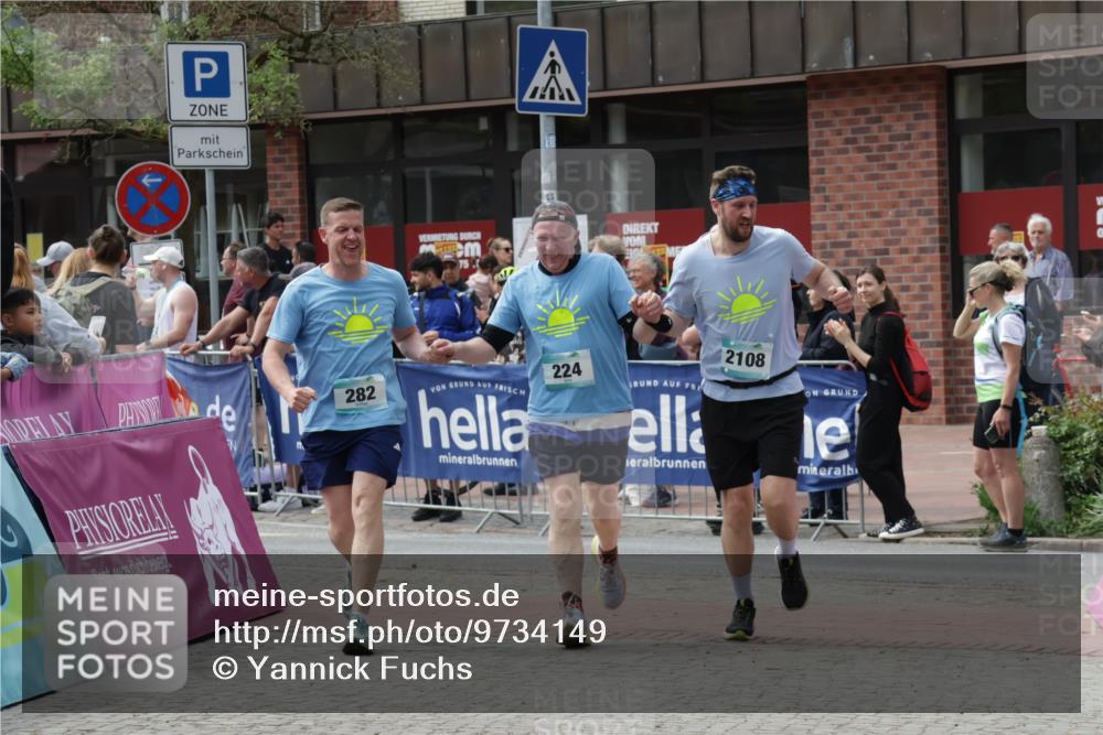 10.05.2026 - 8. Wedeler Halbmarathon Yannick Fuchs http://msf.ph/oto/9734149 10.05.2026 11:51:45 Ziel 224, 282, 312, 2108 meine-sportfotos.de