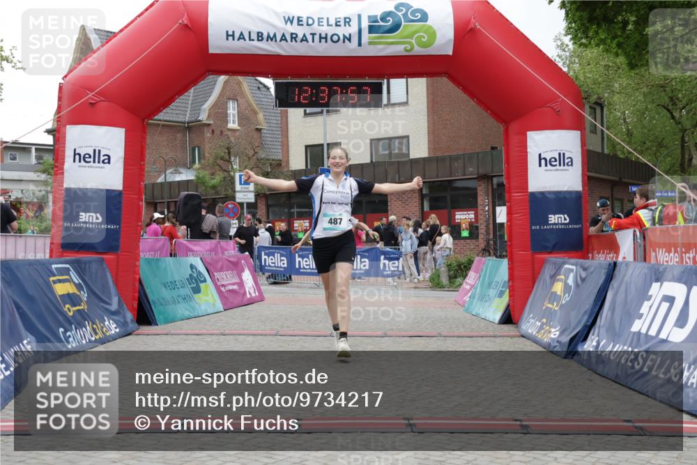 10.05.2026 - 8. Wedeler Halbmarathon Yannick Fuchs http://msf.ph/oto/9734217 10.05.2026 12:37:55 Ziel 264, 487, 488 meine-sportfotos.de