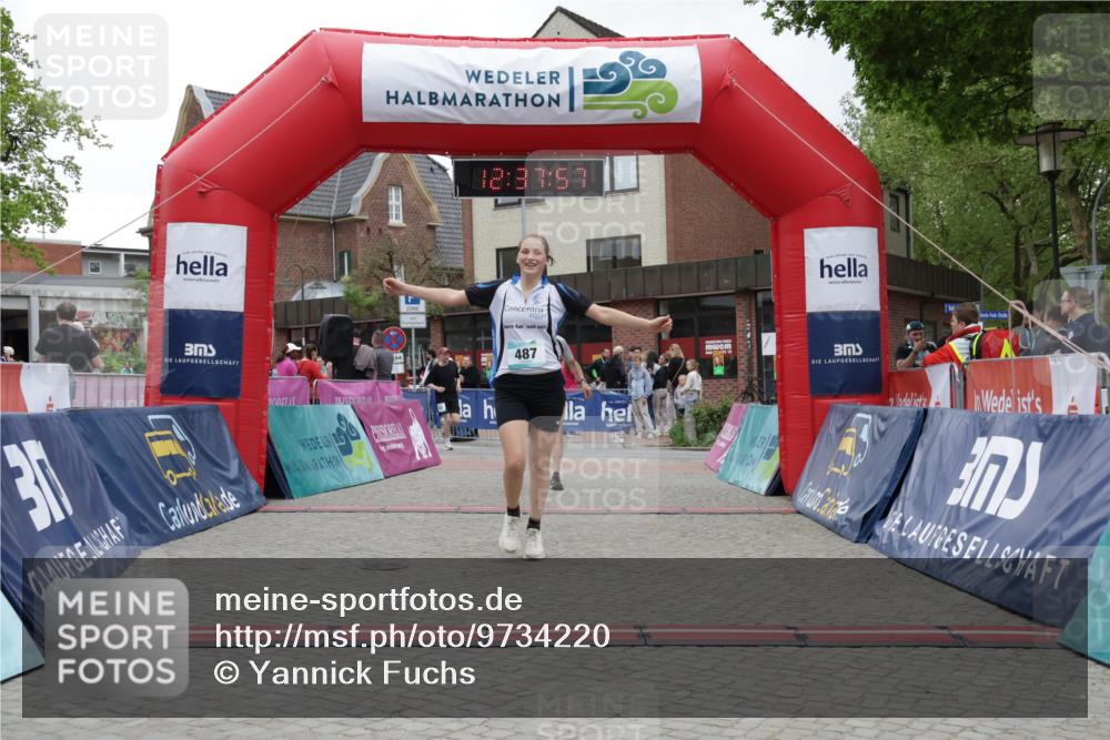 10.05.2026 - 8. Wedeler Halbmarathon Yannick Fuchs http://msf.ph/oto/9734220 10.05.2026 12:37:55 Ziel 264, 487, 488 meine-sportfotos.de