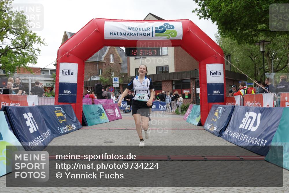 10.05.2026 - 8. Wedeler Halbmarathon Yannick Fuchs http://msf.ph/oto/9734224 10.05.2026 12:37:55 Ziel 264, 487, 488 meine-sportfotos.de