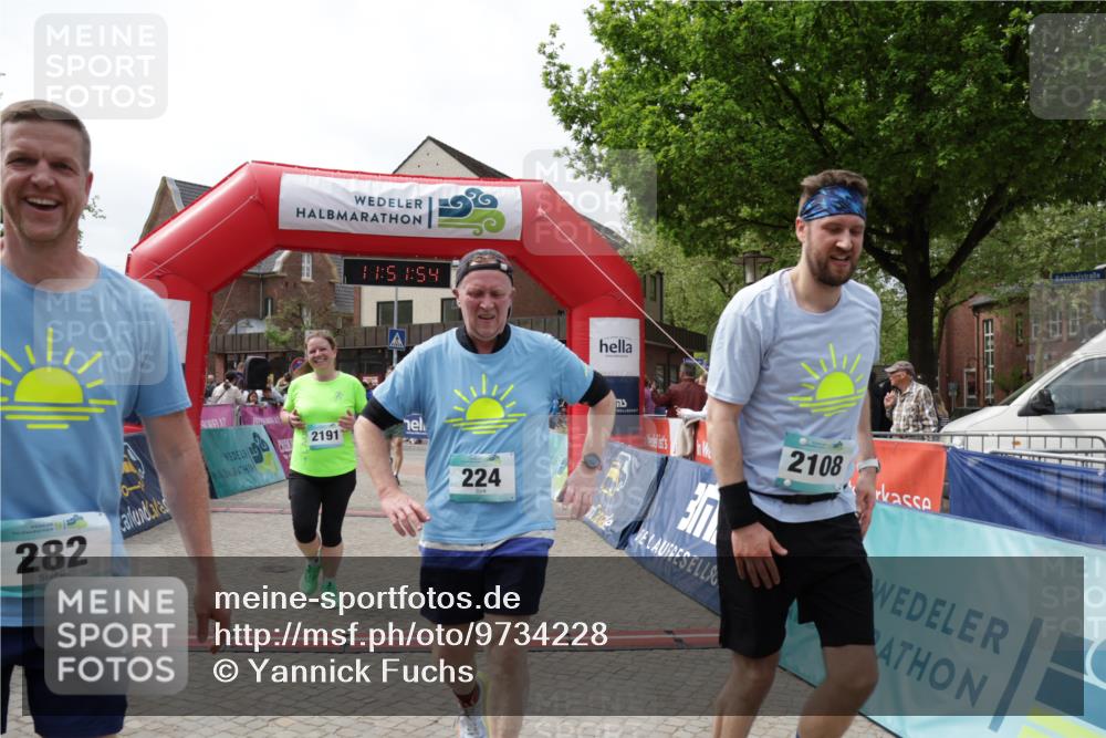 10.05.2026 - 8. Wedeler Halbmarathon Yannick Fuchs http://msf.ph/oto/9734228 10.05.2026 11:51:52 Ziel 224, 282, 489, 675, 676, 2108, 2191 meine-sportfotos.de