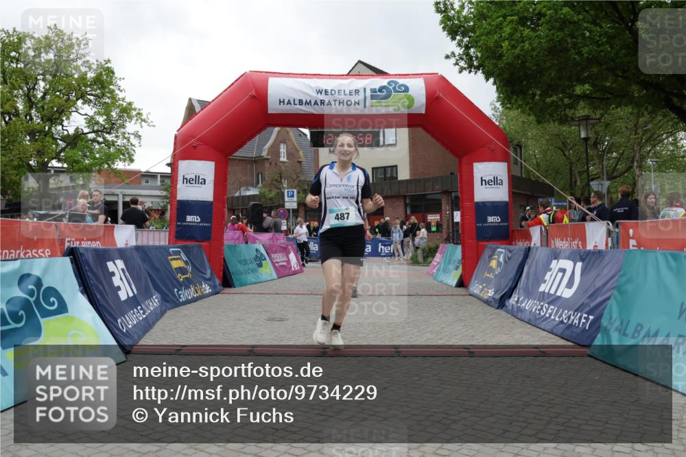 10.05.2026 - 8. Wedeler Halbmarathon Yannick Fuchs http://msf.ph/oto/9734229 10.05.2026 12:37:56 Ziel 264, 487, 488, 702 meine-sportfotos.de
