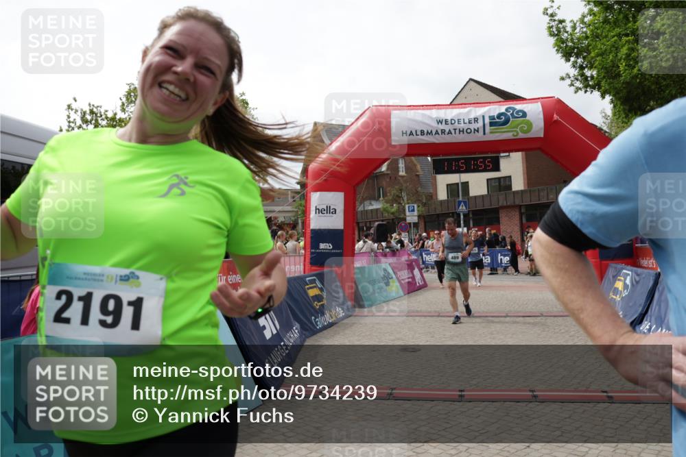 10.05.2026 - 8. Wedeler Halbmarathon Yannick Fuchs http://msf.ph/oto/9734239 10.05.2026 11:51:54 Ziel 489, 675, 676, 2191 meine-sportfotos.de