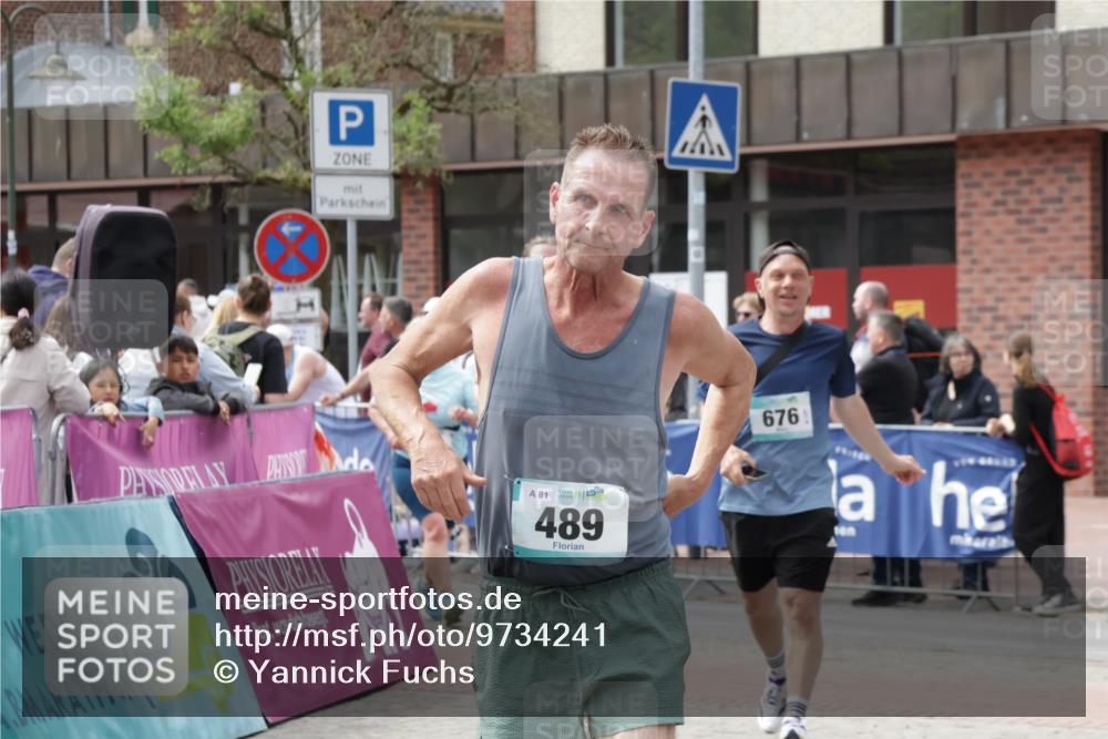 10.05.2026 - 8. Wedeler Halbmarathon Yannick Fuchs http://msf.ph/oto/9734241 10.05.2026 11:51:55 Ziel 489, 652, 675, 676, 2191 meine-sportfotos.de