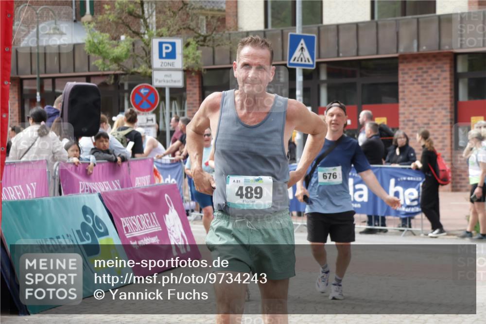10.05.2026 - 8. Wedeler Halbmarathon Yannick Fuchs http://msf.ph/oto/9734243 10.05.2026 11:51:55 Ziel 489, 652, 675, 676, 2191 meine-sportfotos.de