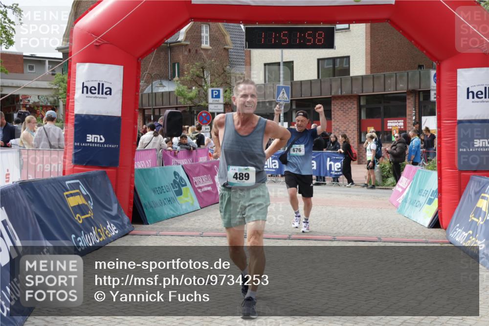 10.05.2026 - 8. Wedeler Halbmarathon Yannick Fuchs http://msf.ph/oto/9734253 10.05.2026 11:51:56 Ziel 489, 652, 675, 676, 2191 meine-sportfotos.de