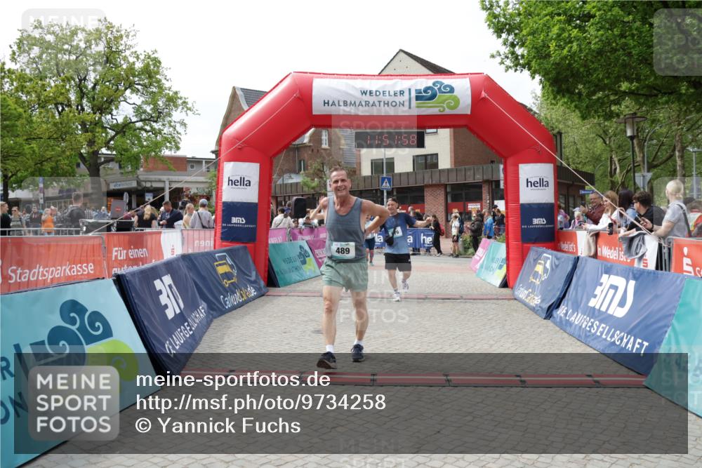 10.05.2026 - 8. Wedeler Halbmarathon Yannick Fuchs http://msf.ph/oto/9734258 10.05.2026 11:51:56 Ziel 489, 652, 675, 676, 2191 meine-sportfotos.de