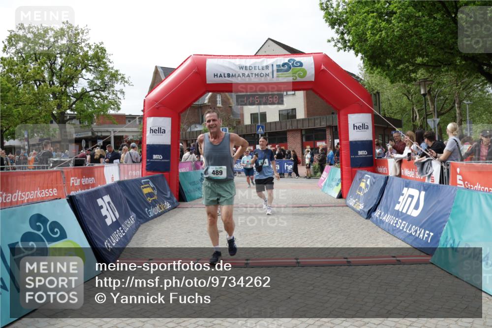 10.05.2026 - 8. Wedeler Halbmarathon Yannick Fuchs http://msf.ph/oto/9734262 10.05.2026 11:51:56 Ziel 489, 652, 675, 676, 2191 meine-sportfotos.de