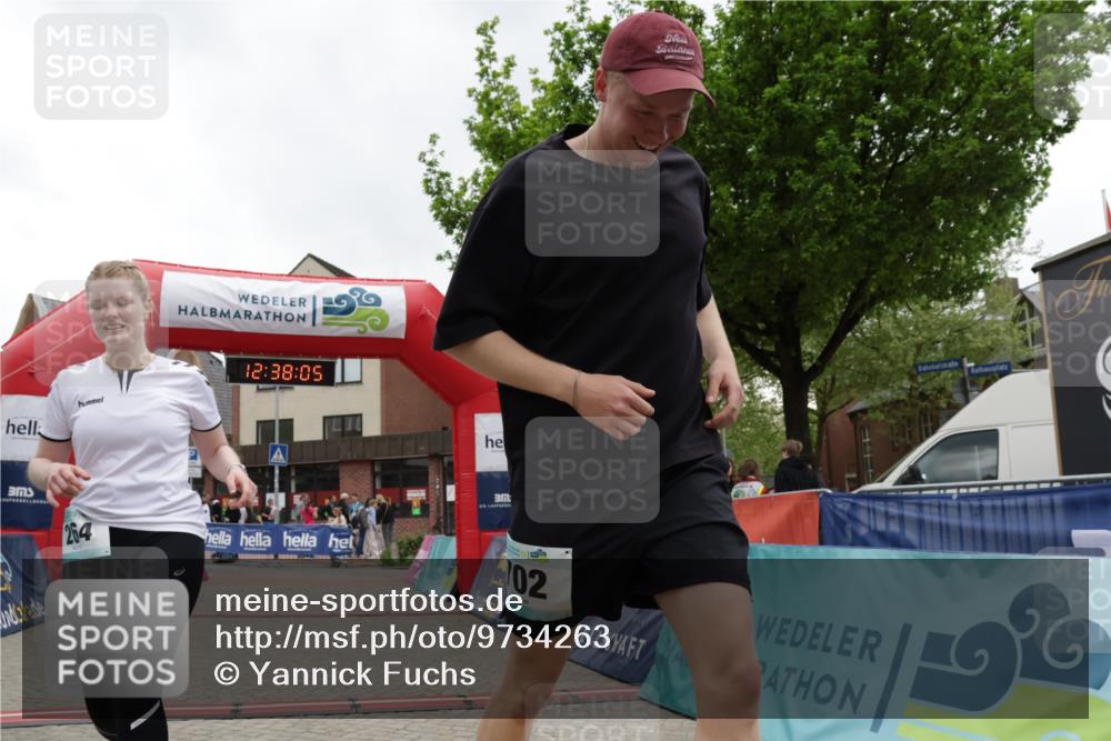 10.05.2026 - 8. Wedeler Halbmarathon Yannick Fuchs http://msf.ph/oto/9734263 10.05.2026 12:38:03 Ziel 264, 488, 702 meine-sportfotos.de
