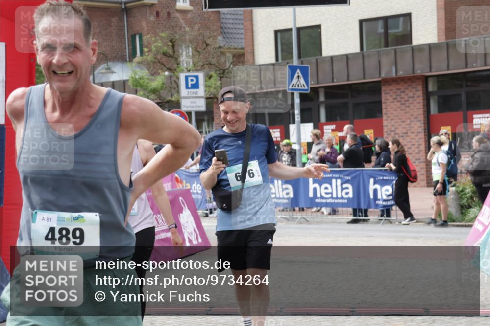 10.05.2026 - 8. Wedeler Halbmarathon Yannick Fuchs http://msf.ph/oto/9734264 10.05.2026 11:51:57 Ziel 489, 652, 675, 676 meine-sportfotos.de