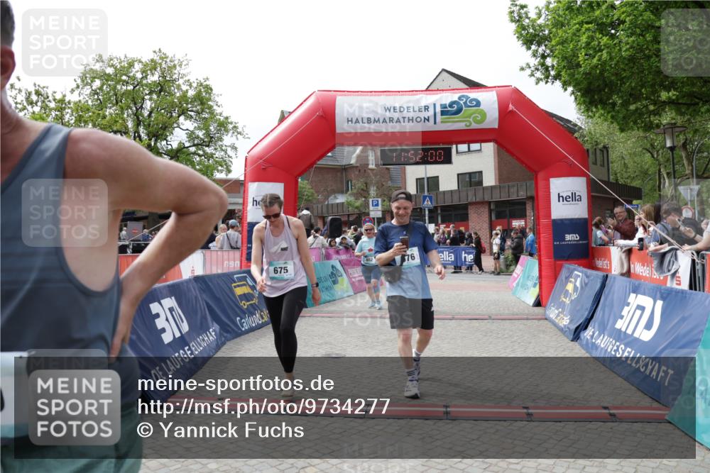 10.05.2026 - 8. Wedeler Halbmarathon Yannick Fuchs http://msf.ph/oto/9734277 10.05.2026 11:51:59 Ziel 201, 489, 652, 675, 676 meine-sportfotos.de
