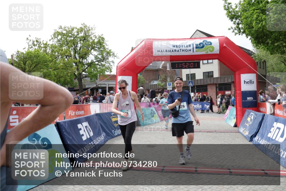 10.05.2026 - 8. Wedeler Halbmarathon Yannick Fuchs http://msf.ph/oto/9734280 10.05.2026 11:51:59 Ziel 201, 489, 652, 675, 676 meine-sportfotos.de