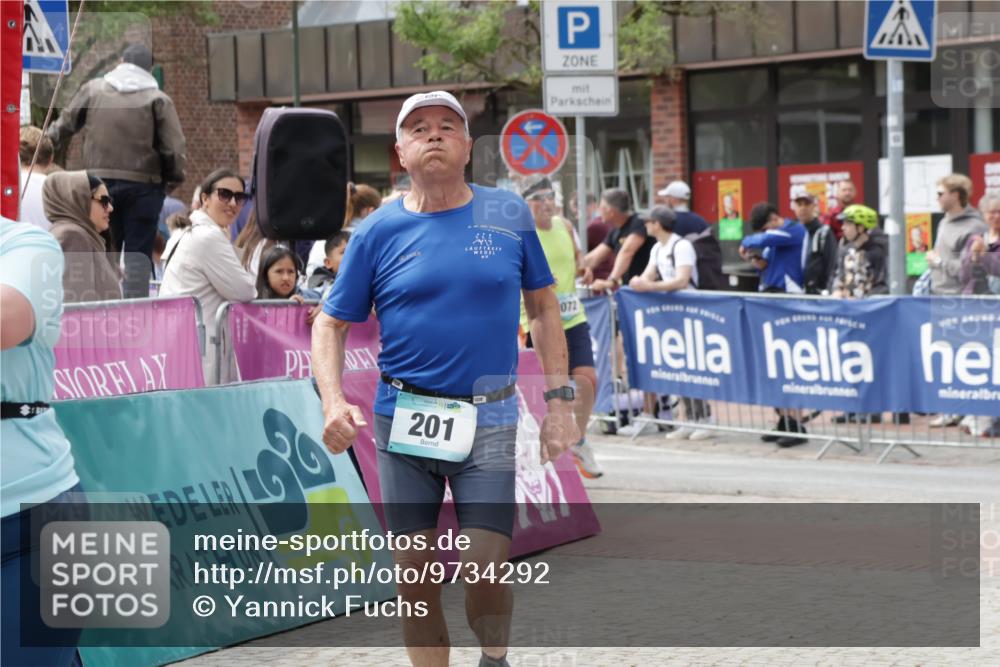 10.05.2026 - 8. Wedeler Halbmarathon Yannick Fuchs http://msf.ph/oto/9734292 10.05.2026 11:52:03 Ziel 201, 652 meine-sportfotos.de