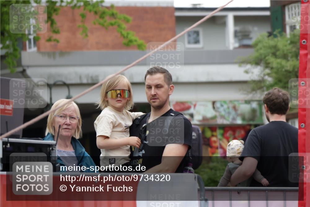 10.05.2026 - 8. Wedeler Halbmarathon Yannick Fuchs http://msf.ph/oto/9734320 10.05.2026 12:39:16 Ziel  meine-sportfotos.de