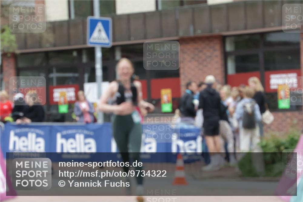 10.05.2026 - 8. Wedeler Halbmarathon Yannick Fuchs http://msf.ph/oto/9734322 10.05.2026 12:39:21 Ziel 373 meine-sportfotos.de
