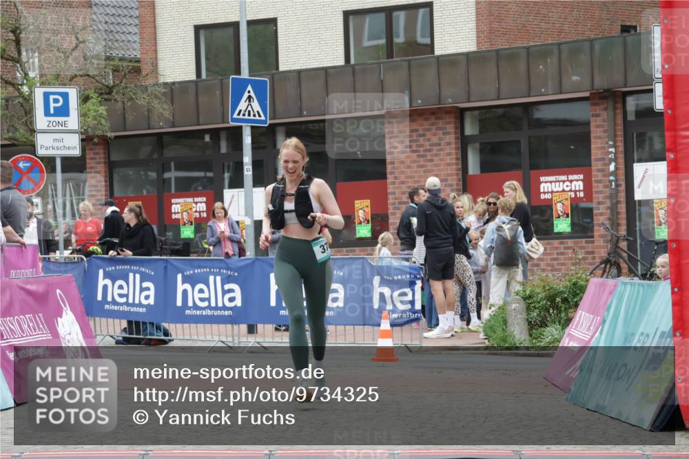 10.05.2026 - 8. Wedeler Halbmarathon Yannick Fuchs http://msf.ph/oto/9734325 10.05.2026 12:39:22 Ziel 373 meine-sportfotos.de