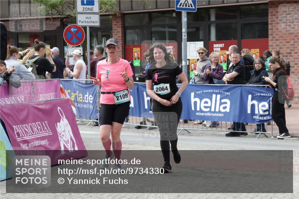 10.05.2026 - 8. Wedeler Halbmarathon Yannick Fuchs http://msf.ph/oto/9734330 10.05.2026 11:52:11 Ziel 2064, 2072, 2109 meine-sportfotos.de