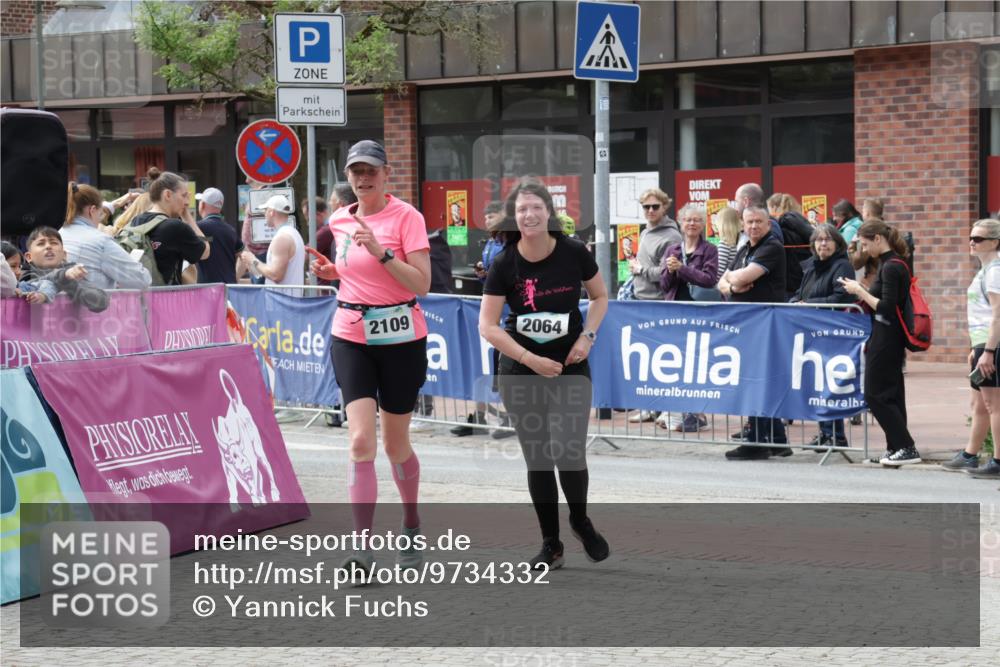 10.05.2026 - 8. Wedeler Halbmarathon Yannick Fuchs http://msf.ph/oto/9734332 10.05.2026 11:52:11 Ziel 2064, 2072, 2109 meine-sportfotos.de