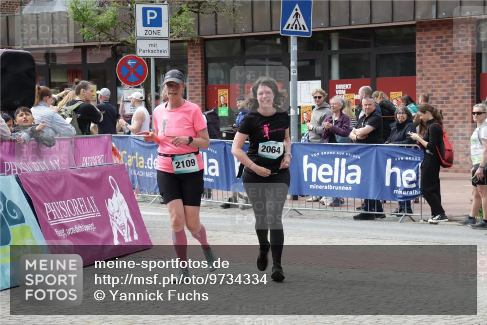 10.05.2026 - 8. Wedeler Halbmarathon Yannick Fuchs http://msf.ph/oto/9734334 10.05.2026 11:52:11 Ziel 2064, 2072, 2109 meine-sportfotos.de