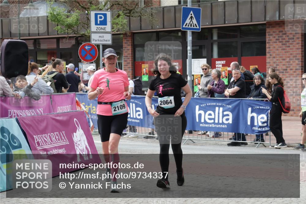 10.05.2026 - 8. Wedeler Halbmarathon Yannick Fuchs http://msf.ph/oto/9734337 10.05.2026 11:52:11 Ziel 2064, 2072, 2109 meine-sportfotos.de
