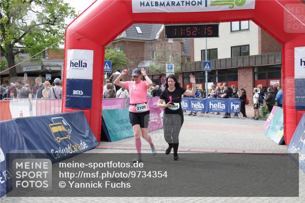 10.05.2026 - 8. Wedeler Halbmarathon Yannick Fuchs http://msf.ph/oto/9734354 10.05.2026 11:52:13 Ziel 2064, 2072, 2109 meine-sportfotos.de