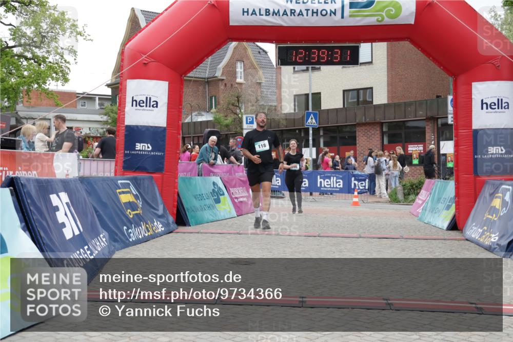 10.05.2026 - 8. Wedeler Halbmarathon Yannick Fuchs http://msf.ph/oto/9734366 10.05.2026 12:39:29 Ziel 118, 336, 373 meine-sportfotos.de