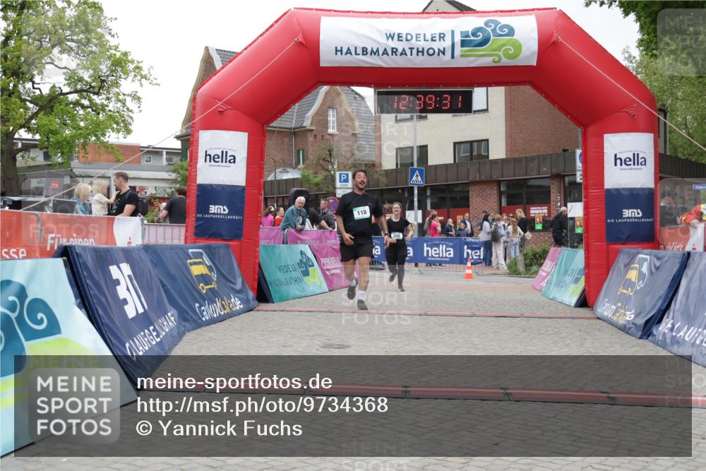 10.05.2026 - 8. Wedeler Halbmarathon Yannick Fuchs http://msf.ph/oto/9734368 10.05.2026 12:39:29 Ziel 118, 336, 373 meine-sportfotos.de