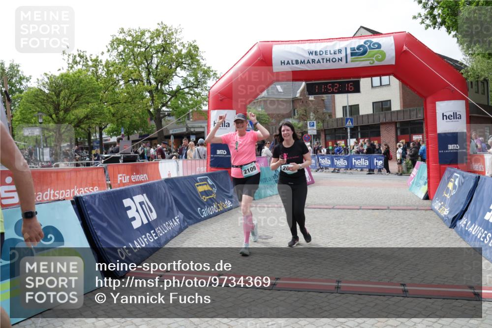 10.05.2026 - 8. Wedeler Halbmarathon Yannick Fuchs http://msf.ph/oto/9734369 10.05.2026 11:52:14 Ziel 2064, 2072, 2109 meine-sportfotos.de