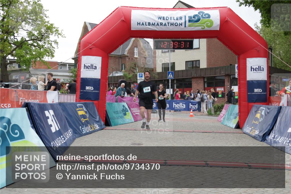 10.05.2026 - 8. Wedeler Halbmarathon Yannick Fuchs http://msf.ph/oto/9734370 10.05.2026 12:39:29 Ziel 118, 336, 373 meine-sportfotos.de