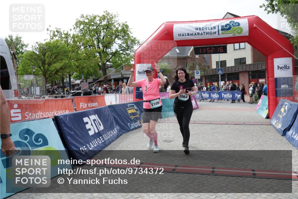 10.05.2026 - 8. Wedeler Halbmarathon Yannick Fuchs http://msf.ph/oto/9734372 10.05.2026 11:52:14 Ziel 2064, 2072, 2109 meine-sportfotos.de