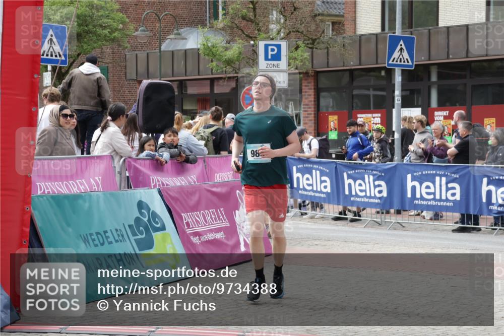10.05.2026 - 8. Wedeler Halbmarathon Yannick Fuchs http://msf.ph/oto/9734388 10.05.2026 11:52:19 Ziel 152, 985, 2064 meine-sportfotos.de