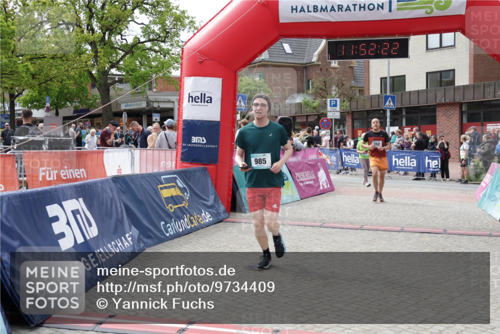 10.05.2026 - 8. Wedeler Halbmarathon Yannick Fuchs http://msf.ph/oto/9734409 10.05.2026 11:52:21 Ziel 152, 456, 985 meine-sportfotos.de