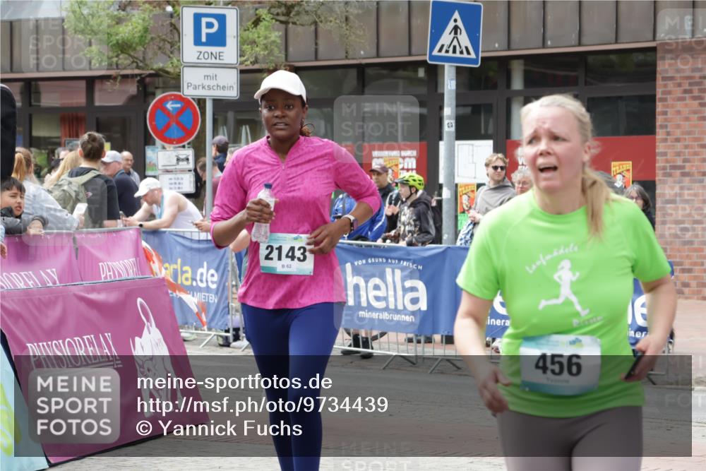10.05.2026 - 8. Wedeler Halbmarathon Yannick Fuchs http://msf.ph/oto/9734439 10.05.2026 11:52:26 Ziel 152, 456, 715, 739, 985, 2143 meine-sportfotos.de