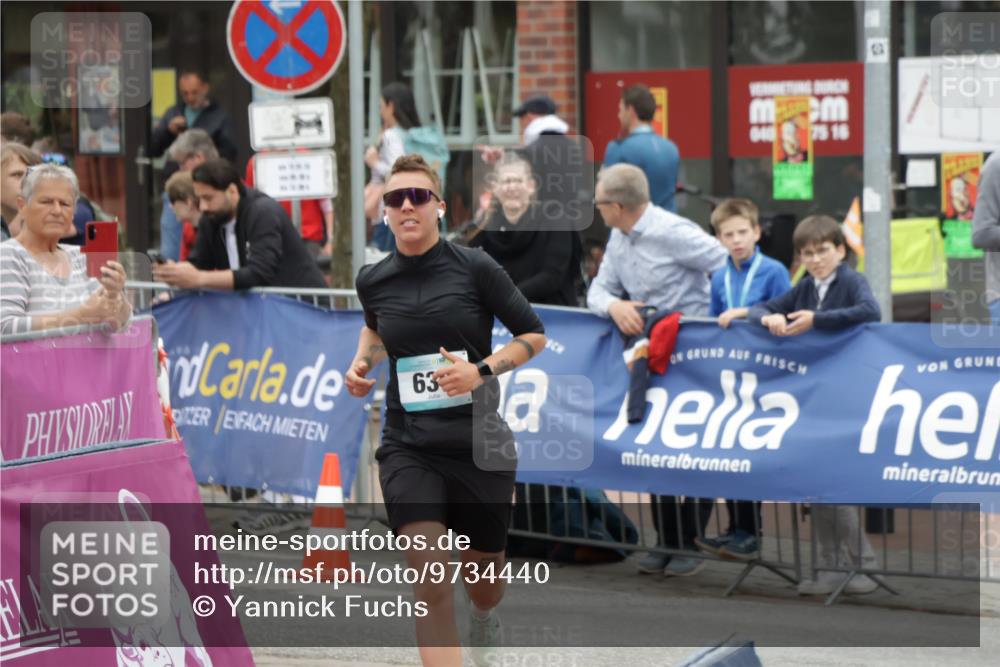 10.05.2026 - 8. Wedeler Halbmarathon Yannick Fuchs http://msf.ph/oto/9734440 10.05.2026 12:42:06 Ziel 630 meine-sportfotos.de