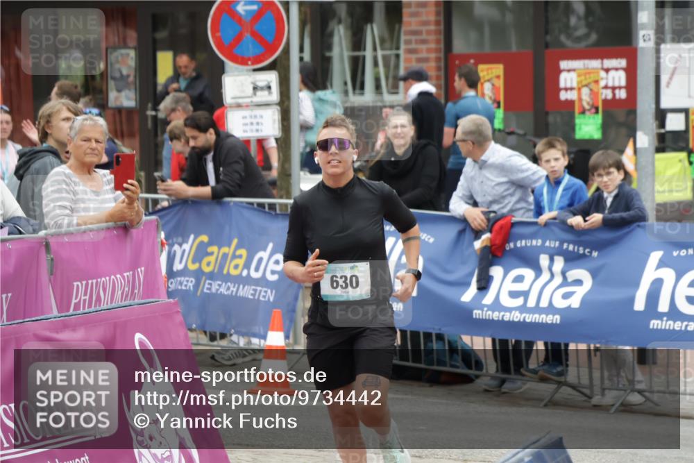 10.05.2026 - 8. Wedeler Halbmarathon Yannick Fuchs http://msf.ph/oto/9734442 10.05.2026 12:42:07 Ziel 630 meine-sportfotos.de