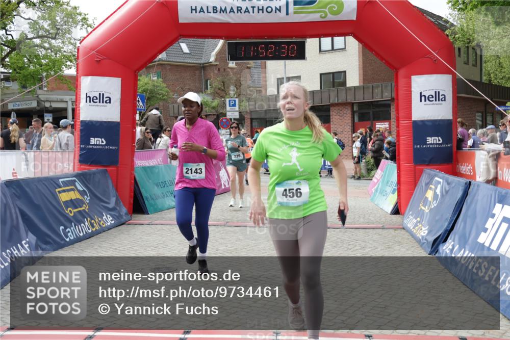 10.05.2026 - 8. Wedeler Halbmarathon Yannick Fuchs http://msf.ph/oto/9734461 10.05.2026 11:52:28 Ziel 152, 456, 715, 739, 2143 meine-sportfotos.de