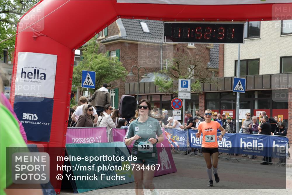 10.05.2026 - 8. Wedeler Halbmarathon Yannick Fuchs http://msf.ph/oto/9734467 10.05.2026 11:52:29 Ziel 456, 715, 739, 2143 meine-sportfotos.de