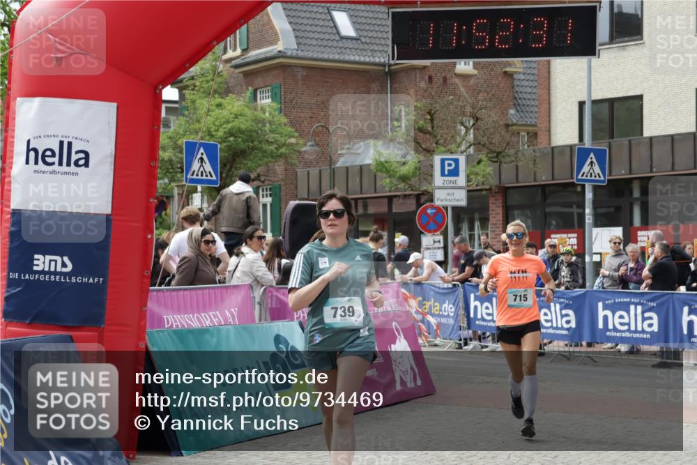 10.05.2026 - 8. Wedeler Halbmarathon Yannick Fuchs http://msf.ph/oto/9734469 10.05.2026 11:52:29 Ziel 456, 715, 739, 2143 meine-sportfotos.de