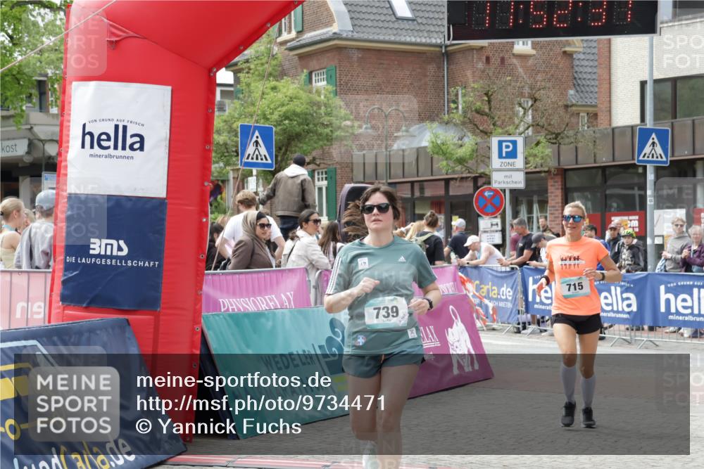 10.05.2026 - 8. Wedeler Halbmarathon Yannick Fuchs http://msf.ph/oto/9734471 10.05.2026 11:52:29 Ziel 456, 715, 739, 2143 meine-sportfotos.de
