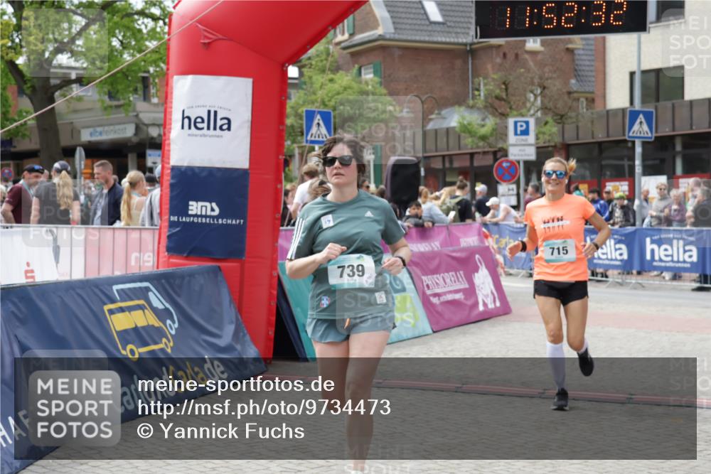 10.05.2026 - 8. Wedeler Halbmarathon Yannick Fuchs http://msf.ph/oto/9734473 10.05.2026 11:52:30 Ziel 456, 715, 739, 2143 meine-sportfotos.de