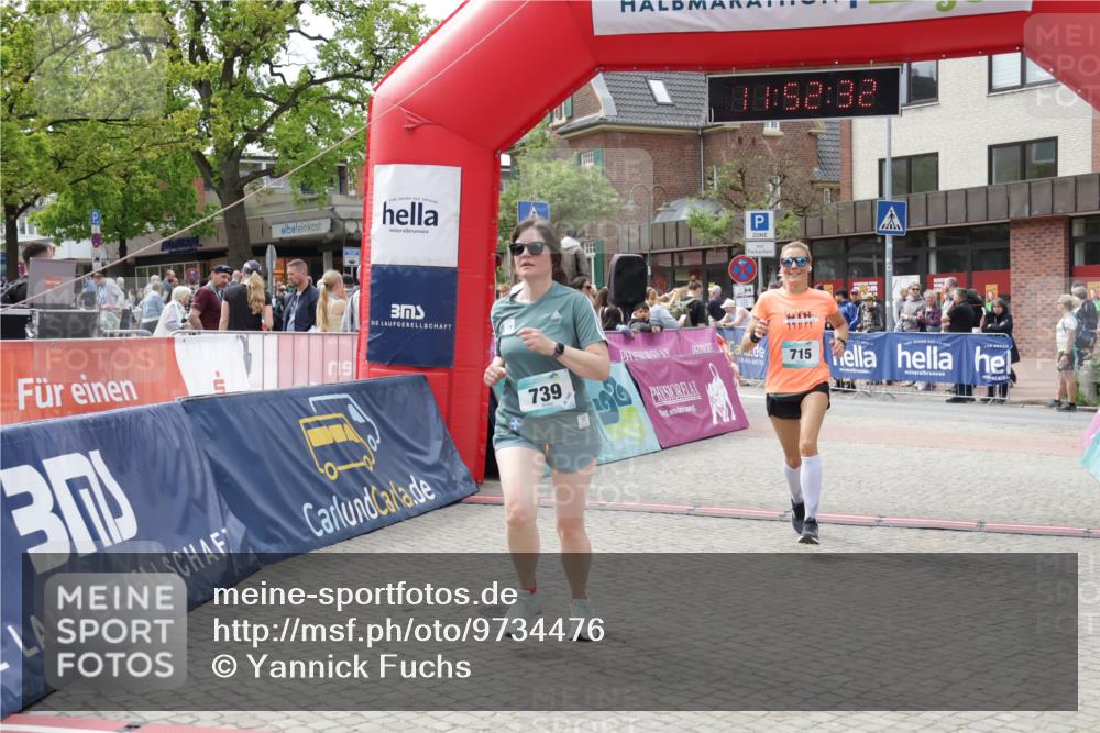 10.05.2026 - 8. Wedeler Halbmarathon Yannick Fuchs http://msf.ph/oto/9734476 10.05.2026 11:52:30 Ziel 456, 715, 739, 2143 meine-sportfotos.de