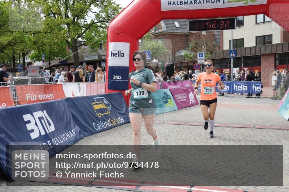 10.05.2026 - 8. Wedeler Halbmarathon Yannick Fuchs http://msf.ph/oto/9734478 10.05.2026 11:52:30 Ziel 456, 715, 739, 2143 meine-sportfotos.de